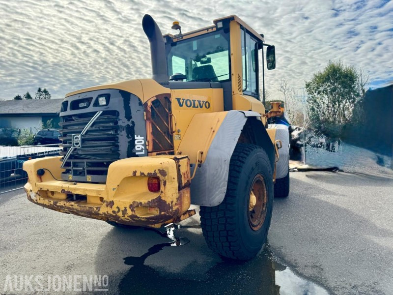 2007 Volvo L90F - Hjullaster - Skuffe - Timer: 6792 - Utovarivač na kotačima: slika 2007 Volvo L90F - Hjullaster - Skuffe - Timer: 6792 - Utovarivač na kotačima 2007 Volvo L90F - Hjullaster - Skuffe - Timer: 6792 - Utovarivač na kotačima: slika 2007 Volvo L90F - Hjullaster - Skuffe - Timer: 6792 - Utovarivač na kotačima