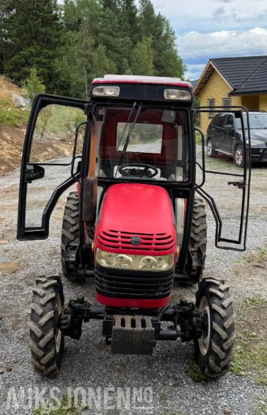 2008 Jinma 254 traktor 4x4 Diesel med snøfres, klettskuffe(fast) og triangelfeste - Kun 655,2 timer - Traktor: slika 2008 Jinma 254 traktor 4x4 Diesel med snøfres, klettskuffe(fast) og triangelfeste - Kun 655,2 timer - Traktor 2008 Jinma 254 traktor 4x4 Diesel med snøfres, klettskuffe(fast) og triangelfeste - Kun 655,2 timer - Traktor: slika 2008 Jinma 254 traktor 4x4 Diesel med snøfres, klettskuffe(fast) og triangelfeste - Kun 655,2 timer - Traktor