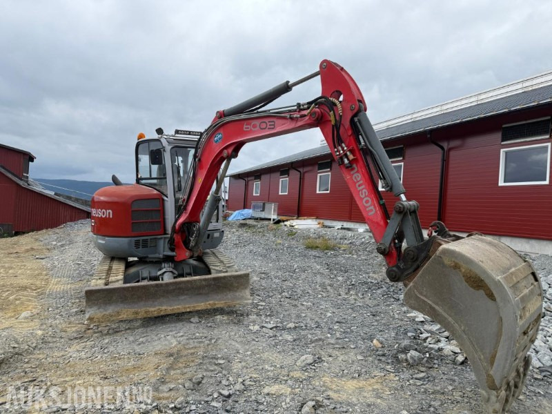 2008 Neuson 6003 minigraver m/6074 timer grave&pusseskuffe - Mini bager: slika 2008 Neuson 6003 minigraver m/6074 timer grave&pusseskuffe - Mini bager 2008 Neuson 6003 minigraver m/6074 timer grave&pusseskuffe - Mini bager: slika 2008 Neuson 6003 minigraver m/6074 timer grave&pusseskuffe - Mini bager