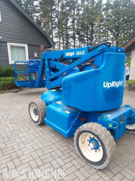 2008 UpRight AB46E bomlift med knekkarm - Arbeidshøyde 16,1 m. - Vekt: 6 700 kg - Timer: 217! - Podizna platforma: slika  2008 UpRight AB46E bomlift med knekkarm - Arbeidshøyde 16,1 m. - Vekt: 6 700 kg - Timer: 217! - Podizna platforma 2008 UpRight AB46E bomlift med knekkarm - Arbeidshøyde 16,1 m. - Vekt: 6 700 kg - Timer: 217! - Podizna platforma: slika  2008 UpRight AB46E bomlift med knekkarm - Arbeidshøyde 16,1 m. - Vekt: 6 700 kg - Timer: 217! - Podizna platforma