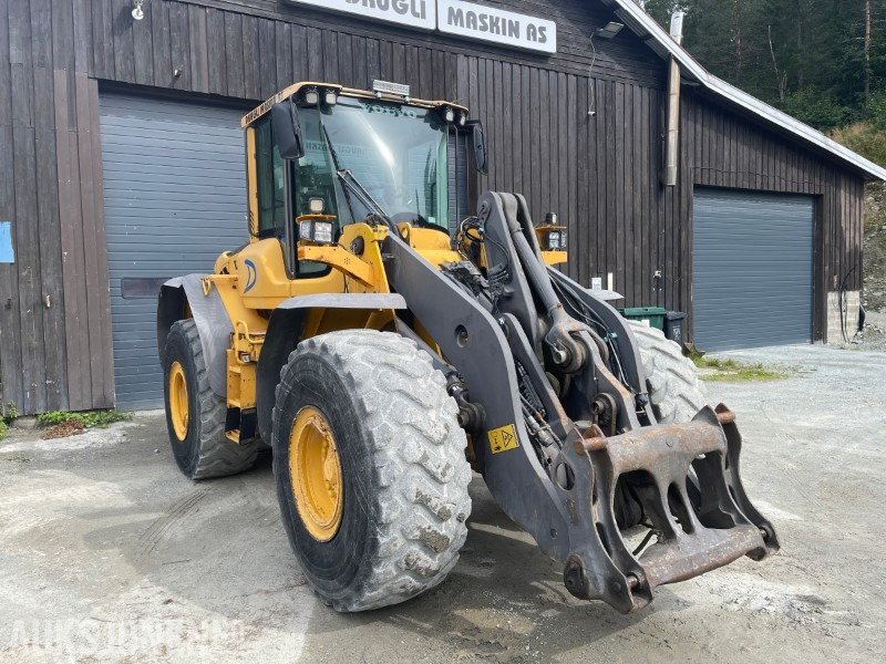 2008 Volvo L110F hjullaster med skuff - sentralsmøring - 3/4 funksjon-Skriver med vekt-kamera - ekstra lys - Utovarivač na kotačima: slika 2008 Volvo L110F hjullaster med skuff - sentralsmøring - 3/4 funksjon-Skriver med vekt-kamera - ekstra lys - Utovarivač na kotačima 2008 Volvo L110F hjullaster med skuff - sentralsmøring - 3/4 funksjon-Skriver med vekt-kamera - ekstra lys - Utovarivač na kotačima: slika 2008 Volvo L110F hjullaster med skuff - sentralsmøring - 3/4 funksjon-Skriver med vekt-kamera - ekstra lys - Utovarivač na kotačima