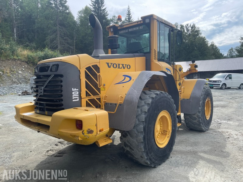 2008 Volvo L110F hjullaster med skuff - sentralsmøring - 3/4 funksjon-Skriver med vekt-kamera - ekstra lys - Utovarivač na kotačima: slika 2008 Volvo L110F hjullaster med skuff - sentralsmøring - 3/4 funksjon-Skriver med vekt-kamera - ekstra lys - Utovarivač na kotačima 2008 Volvo L110F hjullaster med skuff - sentralsmøring - 3/4 funksjon-Skriver med vekt-kamera - ekstra lys - Utovarivač na kotačima: slika 2008 Volvo L110F hjullaster med skuff - sentralsmøring - 3/4 funksjon-Skriver med vekt-kamera - ekstra lys - Utovarivač na kotačima