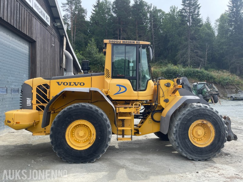 2008 Volvo L110F hjullaster med skuff - sentralsmøring - 3/4 funksjon-Skriver med vekt-kamera - ekstra lys - Utovarivač na kotačima: slika 2008 Volvo L110F hjullaster med skuff - sentralsmøring - 3/4 funksjon-Skriver med vekt-kamera - ekstra lys - Utovarivač na kotačima 2008 Volvo L110F hjullaster med skuff - sentralsmøring - 3/4 funksjon-Skriver med vekt-kamera - ekstra lys - Utovarivač na kotačima: slika 2008 Volvo L110F hjullaster med skuff - sentralsmøring - 3/4 funksjon-Skriver med vekt-kamera - ekstra lys - Utovarivač na kotačima