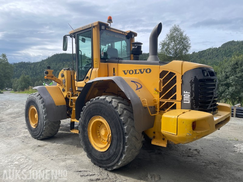 2008 Volvo L110F hjullaster med skuff - sentralsmøring - 3/4 funksjon-Skriver med vekt-kamera - ekstra lys - Utovarivač na kotačima: slika 2008 Volvo L110F hjullaster med skuff - sentralsmøring - 3/4 funksjon-Skriver med vekt-kamera - ekstra lys - Utovarivač na kotačima 2008 Volvo L110F hjullaster med skuff - sentralsmøring - 3/4 funksjon-Skriver med vekt-kamera - ekstra lys - Utovarivač na kotačima: slika 2008 Volvo L110F hjullaster med skuff - sentralsmøring - 3/4 funksjon-Skriver med vekt-kamera - ekstra lys - Utovarivač na kotačima