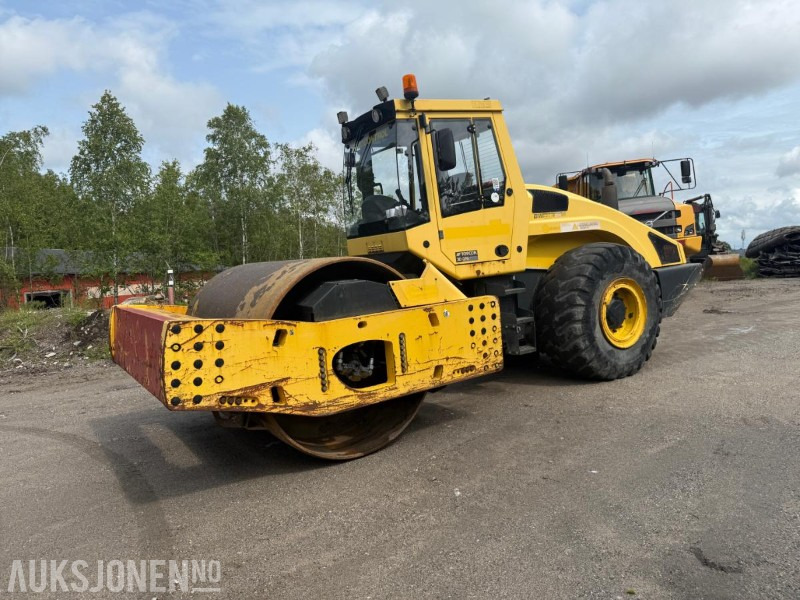 2009 Bomag BW226 DH VALS SERVICEHISTORIKK. - Kompaktor: slika 2009 Bomag BW226 DH VALS SERVICEHISTORIKK. - Kompaktor 2009 Bomag BW226 DH VALS SERVICEHISTORIKK. - Kompaktor: slika 2009 Bomag BW226 DH VALS SERVICEHISTORIKK. - Kompaktor