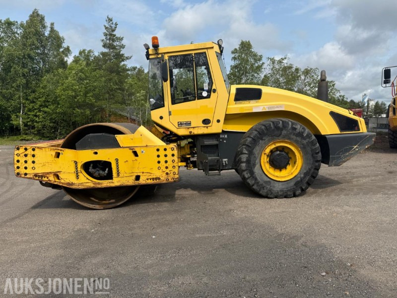 2009 Bomag BW226 DH VALS SERVICEHISTORIKK. - Kompaktor: slika 2009 Bomag BW226 DH VALS SERVICEHISTORIKK. - Kompaktor 2009 Bomag BW226 DH VALS SERVICEHISTORIKK. - Kompaktor: slika 2009 Bomag BW226 DH VALS SERVICEHISTORIKK. - Kompaktor