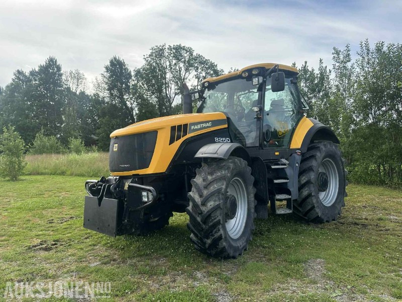 2009 JCB 8250 FASTTRAC - Traktor: slika 2009 JCB 8250 FASTTRAC - Traktor 2009 JCB 8250 FASTTRAC - Traktor: slika 2009 JCB 8250 FASTTRAC - Traktor