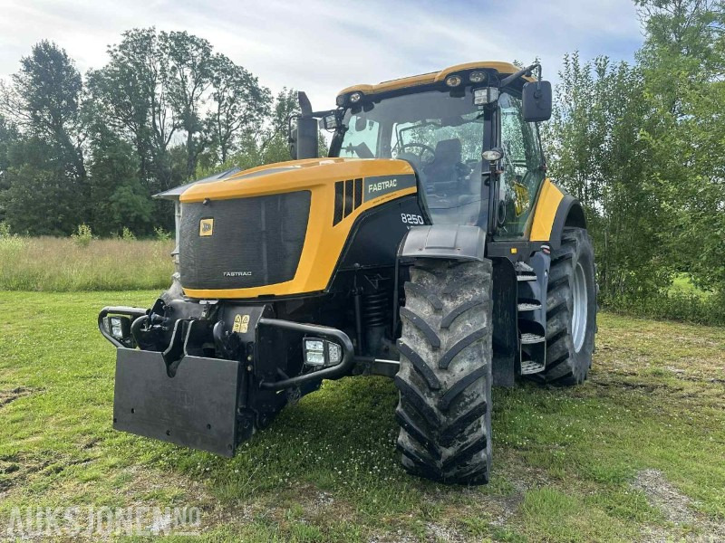 2009 JCB 8250 FASTTRAC - Traktor: slika 2009 JCB 8250 FASTTRAC - Traktor 2009 JCB 8250 FASTTRAC - Traktor: slika 2009 JCB 8250 FASTTRAC - Traktor