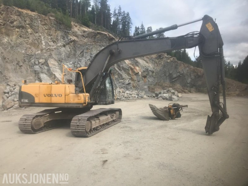 2009 Volvo EC210CL modell, Sentralsmøring, Rototil, pusse skuffe, byttet understell 1.000 timer siden, 15.500 arbeidstimer - Bager: slika 2009 Volvo EC210CL modell, Sentralsmøring, Rototil, pusse skuffe, byttet understell 1.000 timer siden, 15.500 arbeidstimer - Bager 2009 Volvo EC210CL modell, Sentralsmøring, Rototil, pusse skuffe, byttet understell 1.000 timer siden, 15.500 arbeidstimer - Bager: slika 2009 Volvo EC210CL modell, Sentralsmøring, Rototil, pusse skuffe, byttet understell 1.000 timer siden, 15.500 arbeidstimer - Bager