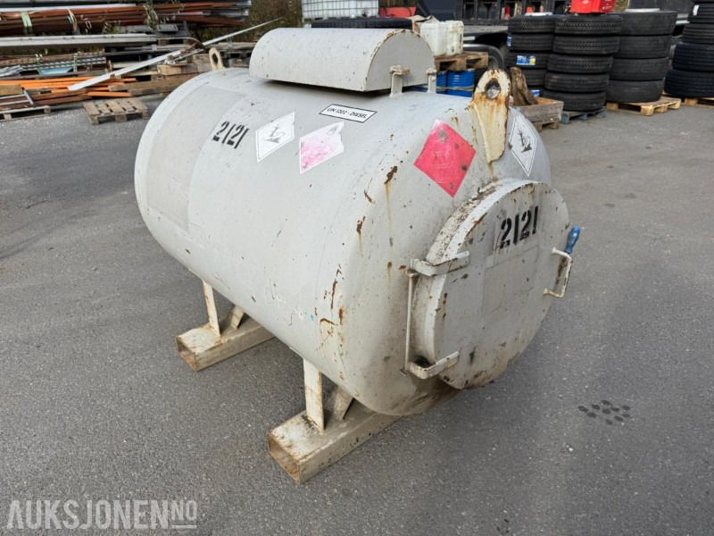 2011 Dieseltank 1000 liter med pumpe - Građevinska oprema: slika 2011 Dieseltank 1000 liter med pumpe - Građevinska oprema 2011 Dieseltank 1000 liter med pumpe - Građevinska oprema: slika 2011 Dieseltank 1000 liter med pumpe - Građevinska oprema