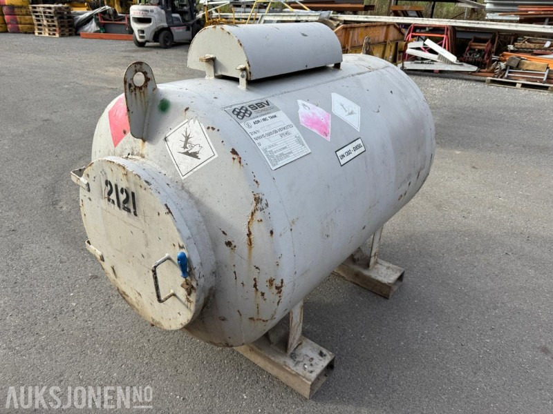 2011 Dieseltank 1000 liter med pumpe - Građevinska oprema: slika 2011 Dieseltank 1000 liter med pumpe - Građevinska oprema 2011 Dieseltank 1000 liter med pumpe - Građevinska oprema: slika 2011 Dieseltank 1000 liter med pumpe - Građevinska oprema