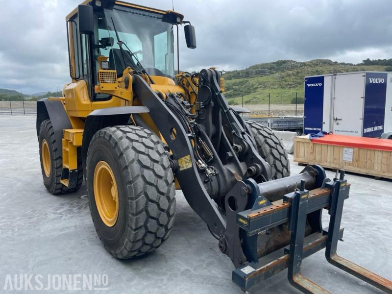 2011 VOLVO L60F HJULLASTER - SPAKSTYRING - NYE DEKK - BBS - 3-4 FUNKSJON - PALLEGAFLER - SKUFFE - KAMERA - MYE PÅKOSTET! - Utovarivač na kotačima: slika 2011 VOLVO L60F HJULLASTER - SPAKSTYRING - NYE DEKK - BBS - 3-4 FUNKSJON - PALLEGAFLER - SKUFFE - KAMERA - MYE PÅKOSTET! - Utovarivač na kotačima 2011 VOLVO L60F HJULLASTER - SPAKSTYRING - NYE DEKK - BBS - 3-4 FUNKSJON - PALLEGAFLER - SKUFFE - KAMERA - MYE PÅKOSTET! - Utovarivač na kotačima: slika 2011 VOLVO L60F HJULLASTER - SPAKSTYRING - NYE DEKK - BBS - 3-4 FUNKSJON - PALLEGAFLER - SKUFFE - KAMERA - MYE PÅKOSTET! - Utovarivač na kotačima