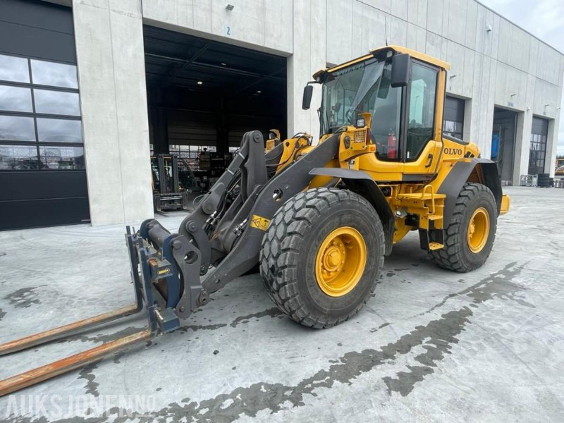 2011 VOLVO L60F HJULLASTER - SPAKSTYRING - NYE DEKK - BBS - 3-4 FUNKSJON - PALLEGAFLER - SKUFFE - KAMERA - MYE PÅKOSTET! - Utovarivač na kotačima: slika 2011 VOLVO L60F HJULLASTER - SPAKSTYRING - NYE DEKK - BBS - 3-4 FUNKSJON - PALLEGAFLER - SKUFFE - KAMERA - MYE PÅKOSTET! - Utovarivač na kotačima 2011 VOLVO L60F HJULLASTER - SPAKSTYRING - NYE DEKK - BBS - 3-4 FUNKSJON - PALLEGAFLER - SKUFFE - KAMERA - MYE PÅKOSTET! - Utovarivač na kotačima: slika 2011 VOLVO L60F HJULLASTER - SPAKSTYRING - NYE DEKK - BBS - 3-4 FUNKSJON - PALLEGAFLER - SKUFFE - KAMERA - MYE PÅKOSTET! - Utovarivač na kotačima