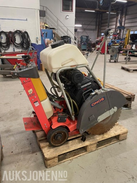 2012 Husqvarna FS524 selvgående gulvsag - Građevinska oprema: slika 2012 Husqvarna FS524 selvgående gulvsag - Građevinska oprema 2012 Husqvarna FS524 selvgående gulvsag - Građevinska oprema: slika 2012 Husqvarna FS524 selvgående gulvsag - Građevinska oprema