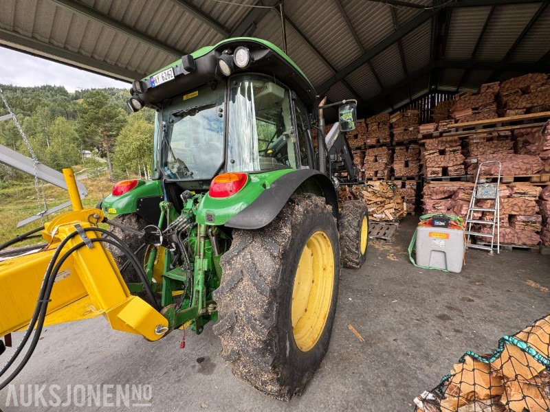 2012 John Deere 5100R traktor / 40 km,t / frontlaster / 6368 timer - Traktor: slika 2012 John Deere 5100R traktor / 40 km,t / frontlaster / 6368 timer - Traktor 2012 John Deere 5100R traktor / 40 km,t / frontlaster / 6368 timer - Traktor: slika 2012 John Deere 5100R traktor / 40 km,t / frontlaster / 6368 timer - Traktor