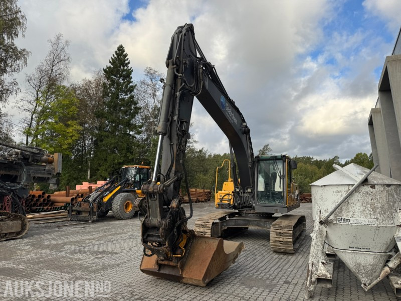 2012 Volvo EC220DL Beltegraver - Gravemaskin - Encon Tiltrotator - Bager: slika 2012 Volvo EC220DL Beltegraver - Gravemaskin - Encon Tiltrotator - Bager 2012 Volvo EC220DL Beltegraver - Gravemaskin - Encon Tiltrotator - Bager: slika 2012 Volvo EC220DL Beltegraver - Gravemaskin - Encon Tiltrotator - Bager