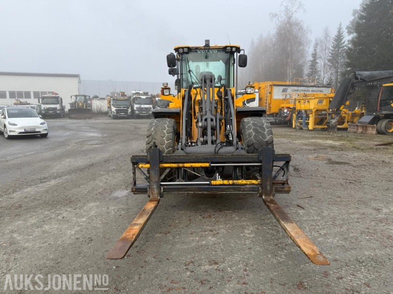 2014 Volvo L120G hjullaster, 7763 timer, Hydr. pallegaffel, nylig service og årskontroll - Utovarivač na kotačima: slika  2014 Volvo L120G hjullaster, 7763 timer, Hydr. pallegaffel, nylig service og årskontroll - Utovarivač na kotačima 2014 Volvo L120G hjullaster, 7763 timer, Hydr. pallegaffel, nylig service og årskontroll - Utovarivač na kotačima: slika  2014 Volvo L120G hjullaster, 7763 timer, Hydr. pallegaffel, nylig service og årskontroll - Utovarivač na kotačima