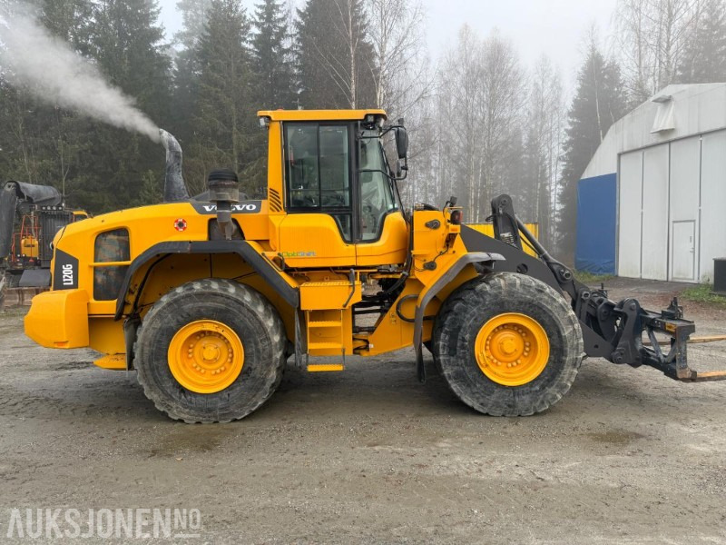 2014 Volvo L120G hjullaster, 7763 timer, Hydr. pallegaffel, nylig service og årskontroll - Utovarivač na kotačima: slika  2014 Volvo L120G hjullaster, 7763 timer, Hydr. pallegaffel, nylig service og årskontroll - Utovarivač na kotačima 2014 Volvo L120G hjullaster, 7763 timer, Hydr. pallegaffel, nylig service og årskontroll - Utovarivač na kotačima: slika  2014 Volvo L120G hjullaster, 7763 timer, Hydr. pallegaffel, nylig service og årskontroll - Utovarivač na kotačima