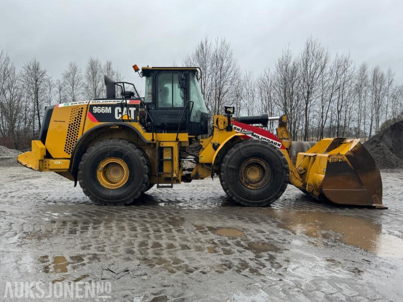 2015 CAT 966M FOREST MACHINE HJULLASTER, VEKT, SENTRALSMØRING, FULL SERVICEHISTORIKK, SKUFFE - Utovarivač na kotačima: slika 2015 CAT 966M FOREST MACHINE HJULLASTER, VEKT, SENTRALSMØRING, FULL SERVICEHISTORIKK, SKUFFE - Utovarivač na kotačima 2015 CAT 966M FOREST MACHINE HJULLASTER, VEKT, SENTRALSMØRING, FULL SERVICEHISTORIKK, SKUFFE - Utovarivač na kotačima: slika 2015 CAT 966M FOREST MACHINE HJULLASTER, VEKT, SENTRALSMØRING, FULL SERVICEHISTORIKK, SKUFFE - Utovarivač na kotačima