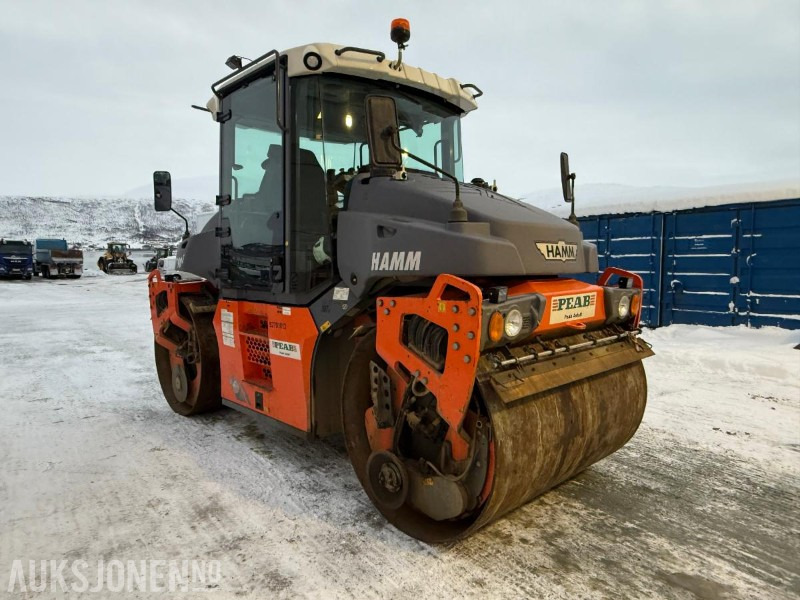 2015 Hamm DV+ 90i VV-S Tandemvals - 4202T - Valjak: slika 2015 Hamm DV+ 90i VV-S Tandemvals - 4202T - Valjak 2015 Hamm DV+ 90i VV-S Tandemvals - 4202T - Valjak: slika 2015 Hamm DV+ 90i VV-S Tandemvals - 4202T - Valjak