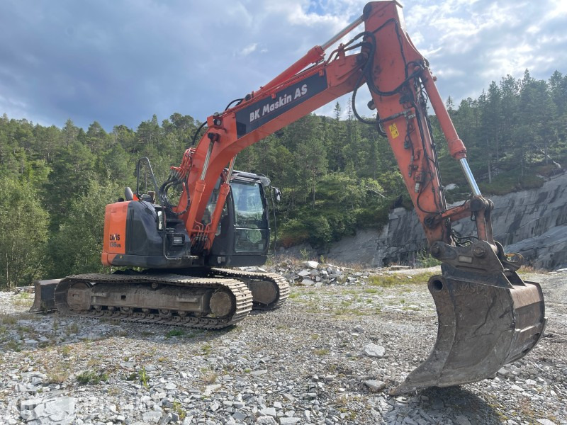 2015 Hitachi Zaxis 135US-5B-Leveres med graveskuffe+pusseskuffe og Rototilt - Bager: slika 2015 Hitachi Zaxis 135US-5B-Leveres med graveskuffe+pusseskuffe og Rototilt - Bager 2015 Hitachi Zaxis 135US-5B-Leveres med graveskuffe+pusseskuffe og Rototilt - Bager: slika 2015 Hitachi Zaxis 135US-5B-Leveres med graveskuffe+pusseskuffe og Rototilt - Bager