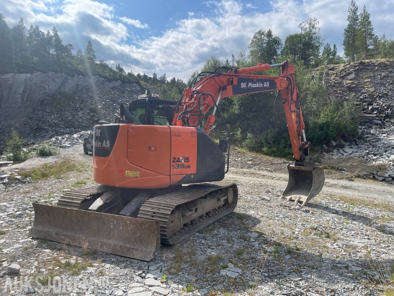2015 Hitachi Zaxis 135US-5B-Leveres med graveskuffe+pusseskuffe og Rototilt - Bager: slika 2015 Hitachi Zaxis 135US-5B-Leveres med graveskuffe+pusseskuffe og Rototilt - Bager 2015 Hitachi Zaxis 135US-5B-Leveres med graveskuffe+pusseskuffe og Rototilt - Bager: slika 2015 Hitachi Zaxis 135US-5B-Leveres med graveskuffe+pusseskuffe og Rototilt - Bager