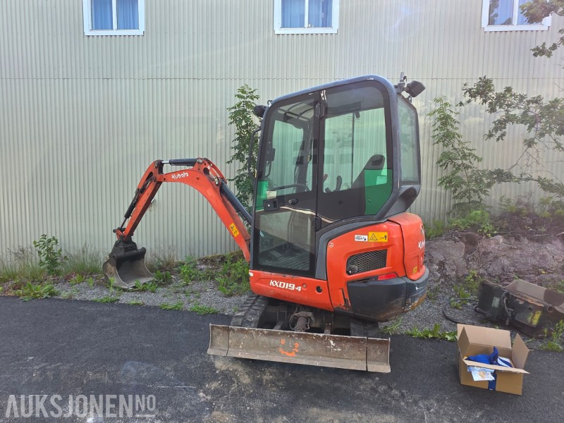 2015 Kubota KX019-4 Minigraver med grave og pusseskuff - Mini bager: slika 2015 Kubota KX019-4 Minigraver med grave og pusseskuff - Mini bager 2015 Kubota KX019-4 Minigraver med grave og pusseskuff - Mini bager: slika 2015 Kubota KX019-4 Minigraver med grave og pusseskuff - Mini bager