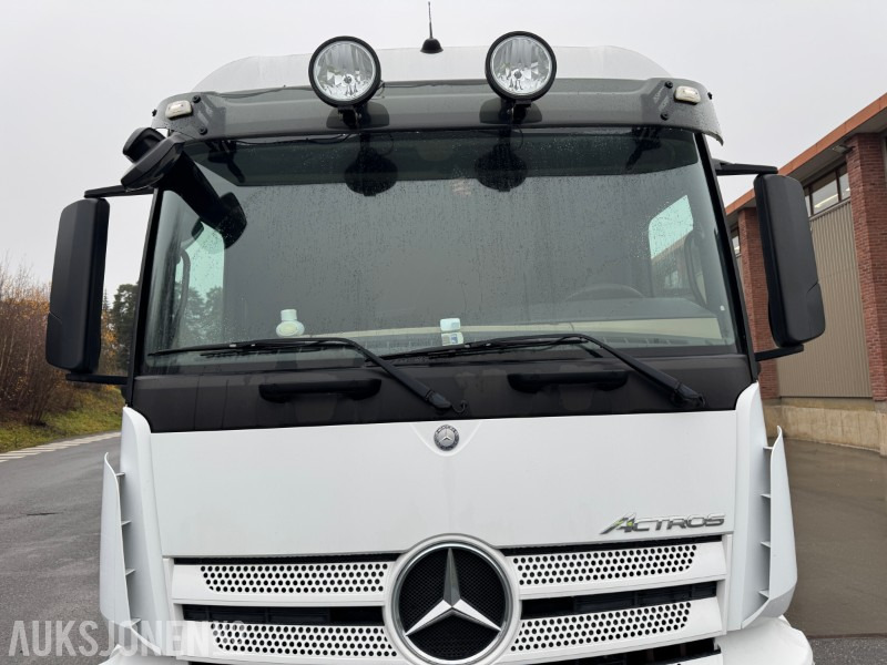 2015 Mercedes-Benz Actros container chassis LAV KM - Transporter kontejnera/ Kamion s izmjenjivim sanducima: slika 2015 Mercedes-Benz Actros container chassis LAV KM - Transporter kontejnera/ Kamion s izmjenjivim sanducima 2015 Mercedes-Benz Actros container chassis LAV KM - Transporter kontejnera/ Kamion s izmjenjivim sanducima: slika 2015 Mercedes-Benz Actros container chassis LAV KM - Transporter kontejnera/ Kamion s izmjenjivim sanducima