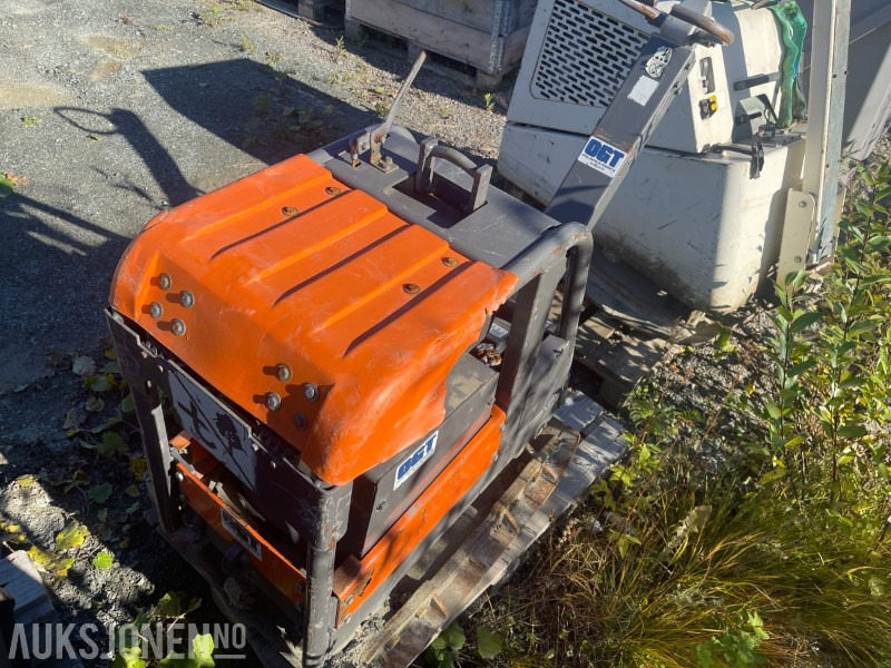 2015 Supra vibroplate - Hoppetusse med Hatz dieselmotor – Reversibel - Valjak: slika 2015 Supra vibroplate - Hoppetusse med Hatz dieselmotor – Reversibel - Valjak 2015 Supra vibroplate - Hoppetusse med Hatz dieselmotor – Reversibel - Valjak: slika 2015 Supra vibroplate - Hoppetusse med Hatz dieselmotor – Reversibel - Valjak