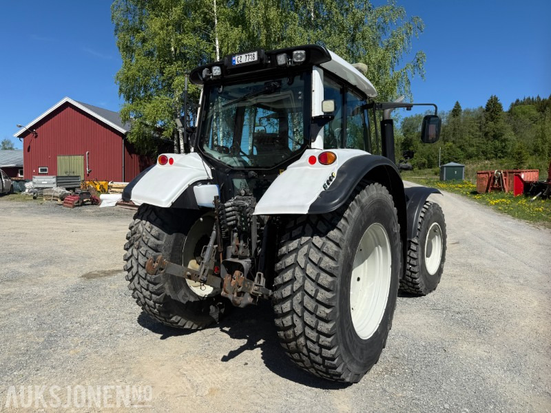 2015 Valtra N163 Unlimited Edition traktor - Hyttefjæring - 4 dobbelt virkende uttak - front PTO - 2 seter - Servicehistorikk - Traktor: slika 2015 Valtra N163 Unlimited Edition traktor - Hyttefjæring - 4 dobbelt virkende uttak - front PTO - 2 seter - Servicehistorikk - Traktor 2015 Valtra N163 Unlimited Edition traktor - Hyttefjæring - 4 dobbelt virkende uttak - front PTO - 2 seter - Servicehistorikk - Traktor: slika 2015 Valtra N163 Unlimited Edition traktor - Hyttefjæring - 4 dobbelt virkende uttak - front PTO - 2 seter - Servicehistorikk - Traktor