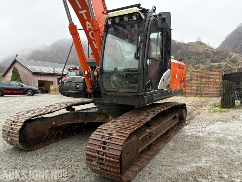 2016 Hitachi ZX210LC-5B med Engcon tiltrotator, planeringsskuffe og Gjerstad graveskuff - Bager: slika 2016 Hitachi ZX210LC-5B med Engcon tiltrotator, planeringsskuffe og Gjerstad graveskuff - Bager 2016 Hitachi ZX210LC-5B med Engcon tiltrotator, planeringsskuffe og Gjerstad graveskuff - Bager: slika 2016 Hitachi ZX210LC-5B med Engcon tiltrotator, planeringsskuffe og Gjerstad graveskuff - Bager