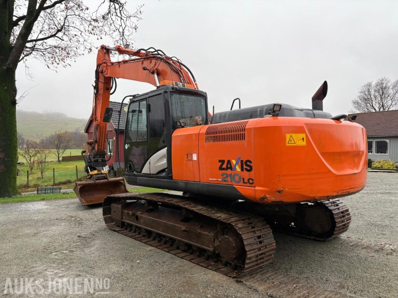 2016 Hitachi ZX210LC-5B med Engcon tiltrotator, planeringsskuffe og Gjerstad graveskuff - Bager: slika 2016 Hitachi ZX210LC-5B med Engcon tiltrotator, planeringsskuffe og Gjerstad graveskuff - Bager 2016 Hitachi ZX210LC-5B med Engcon tiltrotator, planeringsskuffe og Gjerstad graveskuff - Bager: slika 2016 Hitachi ZX210LC-5B med Engcon tiltrotator, planeringsskuffe og Gjerstad graveskuff - Bager