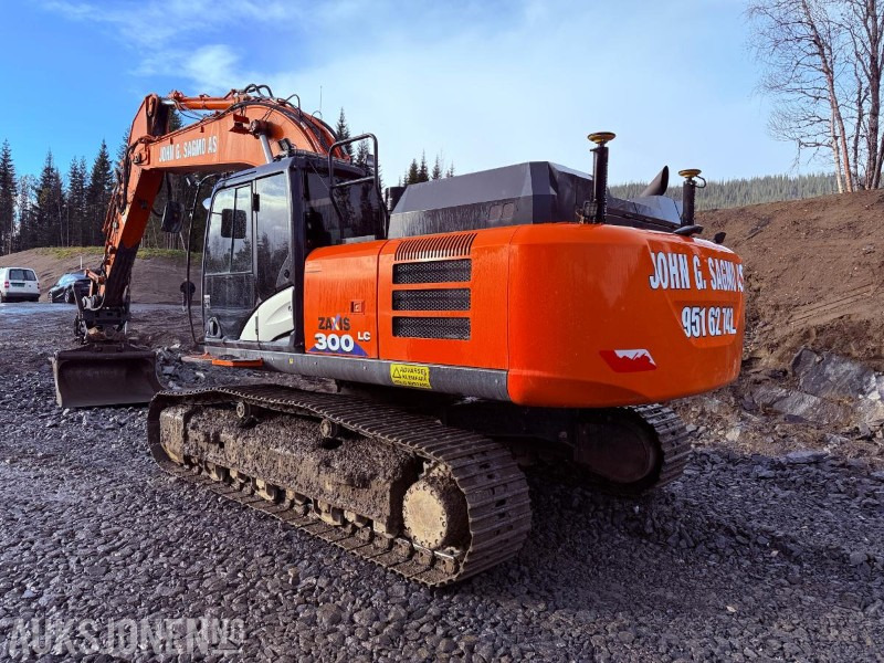 2016 Hitachi ZX300LC-6 Beltegraver - Sentralsmøring, GPS, Engcon tiltrotator og 2 skuffer - Bager: slika 2016 Hitachi ZX300LC-6 Beltegraver - Sentralsmøring, GPS, Engcon tiltrotator og 2 skuffer - Bager 2016 Hitachi ZX300LC-6 Beltegraver - Sentralsmøring, GPS, Engcon tiltrotator og 2 skuffer - Bager: slika 2016 Hitachi ZX300LC-6 Beltegraver - Sentralsmøring, GPS, Engcon tiltrotator og 2 skuffer - Bager