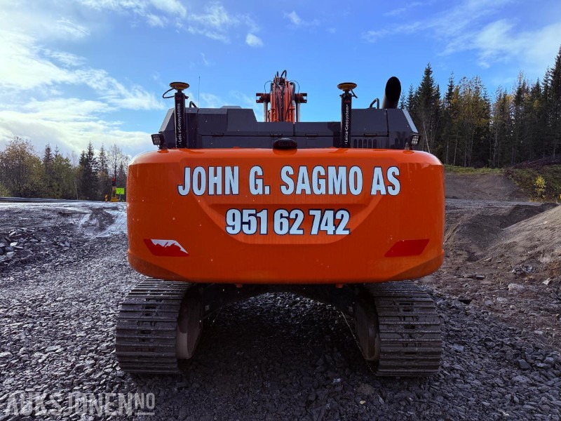 2016 Hitachi ZX300LC-6 Beltegraver - Sentralsmøring, GPS, Engcon tiltrotator og 2 skuffer - Bager: slika 2016 Hitachi ZX300LC-6 Beltegraver - Sentralsmøring, GPS, Engcon tiltrotator og 2 skuffer - Bager 2016 Hitachi ZX300LC-6 Beltegraver - Sentralsmøring, GPS, Engcon tiltrotator og 2 skuffer - Bager: slika 2016 Hitachi ZX300LC-6 Beltegraver - Sentralsmøring, GPS, Engcon tiltrotator og 2 skuffer - Bager