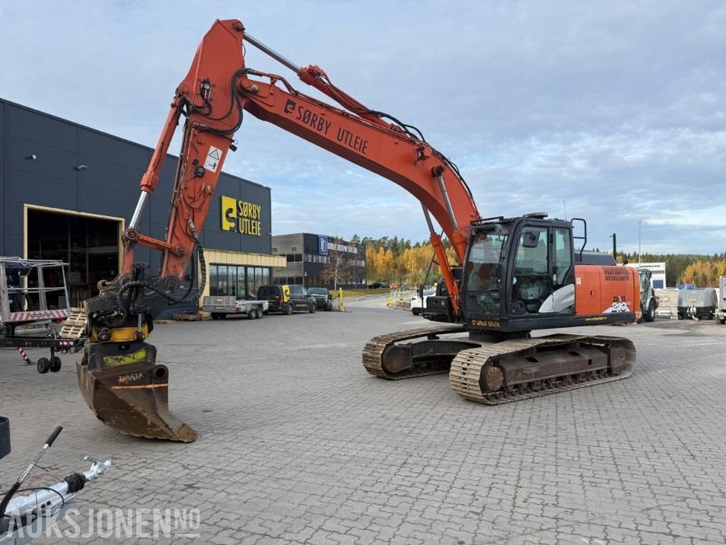 2016 Hitachi Zaxiz 210LC BELTEGRAVER ENGCON TILTROTATOR SERVICEHISTORIKK. - Bager: slika 2016 Hitachi Zaxiz 210LC BELTEGRAVER ENGCON TILTROTATOR SERVICEHISTORIKK. - Bager 2016 Hitachi Zaxiz 210LC BELTEGRAVER ENGCON TILTROTATOR SERVICEHISTORIKK. - Bager: slika 2016 Hitachi Zaxiz 210LC BELTEGRAVER ENGCON TILTROTATOR SERVICEHISTORIKK. - Bager