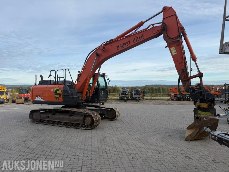 2016 Hitachi Zaxiz 210LC BELTEGRAVER ENGCON TILTROTATOR SERVICEHISTORIKK. - Bager: slika 2016 Hitachi Zaxiz 210LC BELTEGRAVER ENGCON TILTROTATOR SERVICEHISTORIKK. - Bager 2016 Hitachi Zaxiz 210LC BELTEGRAVER ENGCON TILTROTATOR SERVICEHISTORIKK. - Bager: slika 2016 Hitachi Zaxiz 210LC BELTEGRAVER ENGCON TILTROTATOR SERVICEHISTORIKK. - Bager