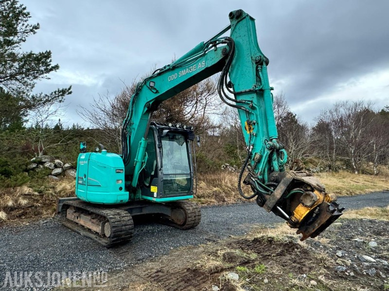 2016 Kobelco SK75SR-3E - 8,5 tonns gravemaskin med gummibelter - Tiltrotator - Pusskuffe - Bunkringspumpe - Sentralsmøring - Sertifisert - Bager: slika 2016 Kobelco SK75SR-3E - 8,5 tonns gravemaskin med gummibelter - Tiltrotator - Pusskuffe - Bunkringspumpe - Sentralsmøring - Sertifisert - Bager 2016 Kobelco SK75SR-3E - 8,5 tonns gravemaskin med gummibelter - Tiltrotator - Pusskuffe - Bunkringspumpe - Sentralsmøring - Sertifisert - Bager: slika 2016 Kobelco SK75SR-3E - 8,5 tonns gravemaskin med gummibelter - Tiltrotator - Pusskuffe - Bunkringspumpe - Sentralsmøring - Sertifisert - Bager