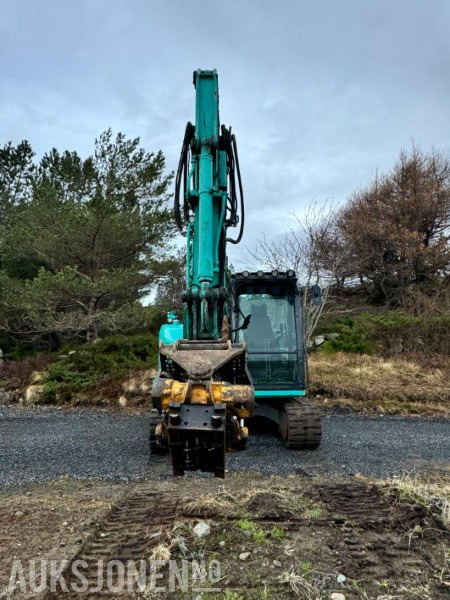 2016 Kobelco SK75SR-3E - 8,5 tonns gravemaskin med gummibelter - Tiltrotator - Pusskuffe - Bunkringspumpe - Sentralsmøring - Sertifisert - Bager: slika 2016 Kobelco SK75SR-3E - 8,5 tonns gravemaskin med gummibelter - Tiltrotator - Pusskuffe - Bunkringspumpe - Sentralsmøring - Sertifisert - Bager 2016 Kobelco SK75SR-3E - 8,5 tonns gravemaskin med gummibelter - Tiltrotator - Pusskuffe - Bunkringspumpe - Sentralsmøring - Sertifisert - Bager: slika 2016 Kobelco SK75SR-3E - 8,5 tonns gravemaskin med gummibelter - Tiltrotator - Pusskuffe - Bunkringspumpe - Sentralsmøring - Sertifisert - Bager