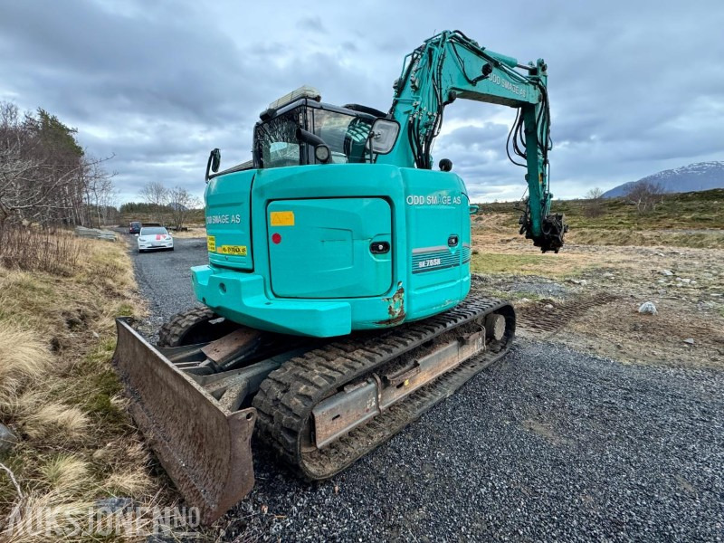 2016 Kobelco SK75SR-3E - 8,5 tonns gravemaskin med gummibelter - Tiltrotator - Pusskuffe - Bunkringspumpe - Sentralsmøring - Sertifisert - Bager: slika 2016 Kobelco SK75SR-3E - 8,5 tonns gravemaskin med gummibelter - Tiltrotator - Pusskuffe - Bunkringspumpe - Sentralsmøring - Sertifisert - Bager 2016 Kobelco SK75SR-3E - 8,5 tonns gravemaskin med gummibelter - Tiltrotator - Pusskuffe - Bunkringspumpe - Sentralsmøring - Sertifisert - Bager: slika 2016 Kobelco SK75SR-3E - 8,5 tonns gravemaskin med gummibelter - Tiltrotator - Pusskuffe - Bunkringspumpe - Sentralsmøring - Sertifisert - Bager