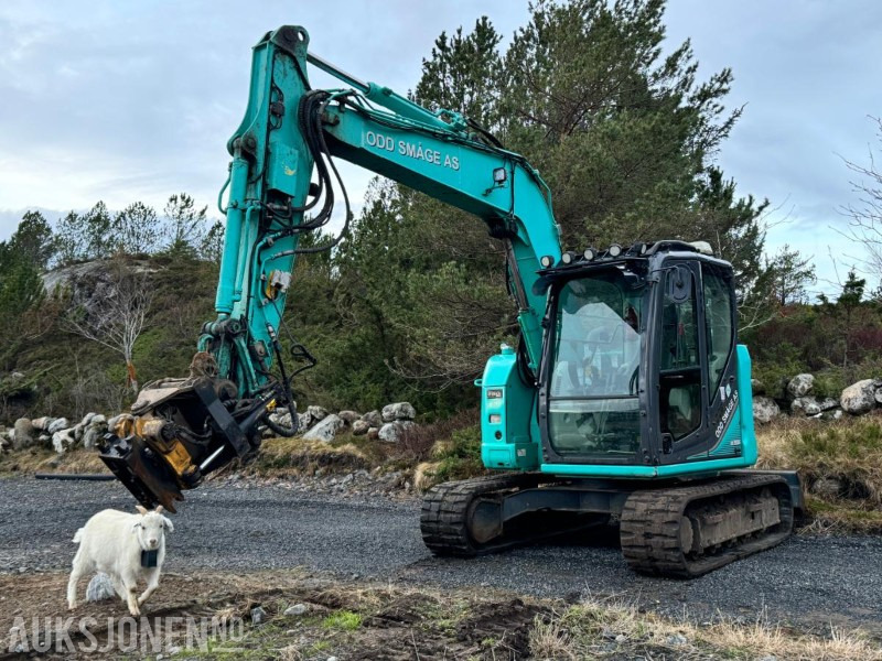 2016 Kobelco SK75SR-3E - 8,5 tonns gravemaskin med gummibelter - Tiltrotator - Pusskuffe - Bunkringspumpe - Sentralsmøring - Sertifisert - Bager: slika 2016 Kobelco SK75SR-3E - 8,5 tonns gravemaskin med gummibelter - Tiltrotator - Pusskuffe - Bunkringspumpe - Sentralsmøring - Sertifisert - Bager 2016 Kobelco SK75SR-3E - 8,5 tonns gravemaskin med gummibelter - Tiltrotator - Pusskuffe - Bunkringspumpe - Sentralsmøring - Sertifisert - Bager: slika 2016 Kobelco SK75SR-3E - 8,5 tonns gravemaskin med gummibelter - Tiltrotator - Pusskuffe - Bunkringspumpe - Sentralsmøring - Sertifisert - Bager
