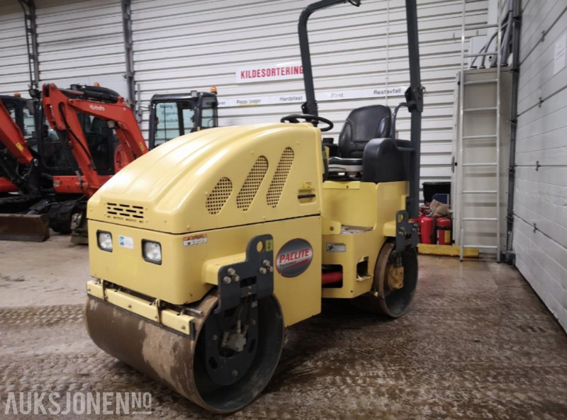 2016 PacLite RM900D, Tandemvals, kun 167 timer, Kubota motor, Perfekt til asfaltering - Valjak: slika 2016 PacLite RM900D, Tandemvals, kun 167 timer, Kubota motor, Perfekt til asfaltering - Valjak 2016 PacLite RM900D, Tandemvals, kun 167 timer, Kubota motor, Perfekt til asfaltering - Valjak: slika 2016 PacLite RM900D, Tandemvals, kun 167 timer, Kubota motor, Perfekt til asfaltering - Valjak