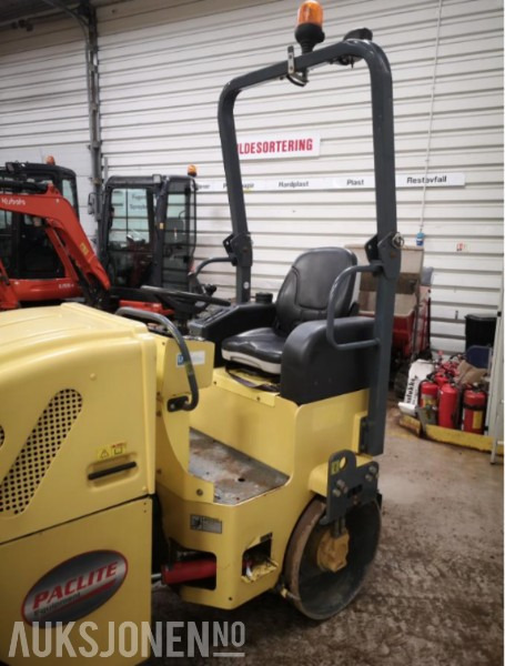 2016 PacLite RM900D, Tandemvals, kun 167 timer, Kubota motor, Perfekt til asfaltering - Valjak: slika 2016 PacLite RM900D, Tandemvals, kun 167 timer, Kubota motor, Perfekt til asfaltering - Valjak 2016 PacLite RM900D, Tandemvals, kun 167 timer, Kubota motor, Perfekt til asfaltering - Valjak: slika 2016 PacLite RM900D, Tandemvals, kun 167 timer, Kubota motor, Perfekt til asfaltering - Valjak