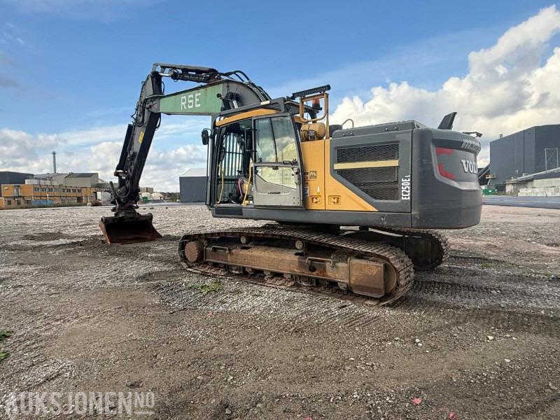 2016 VOLVO EC250EL FULLT UTRUSTET RIVNINGSMASKIN - ROTOTILT - SENTRALSMØRING - 6029 TIMER. - Bager: slika 2016 VOLVO EC250EL FULLT UTRUSTET RIVNINGSMASKIN - ROTOTILT - SENTRALSMØRING - 6029 TIMER. - Bager 2016 VOLVO EC250EL FULLT UTRUSTET RIVNINGSMASKIN - ROTOTILT - SENTRALSMØRING - 6029 TIMER. - Bager: slika 2016 VOLVO EC250EL FULLT UTRUSTET RIVNINGSMASKIN - ROTOTILT - SENTRALSMØRING - 6029 TIMER. - Bager