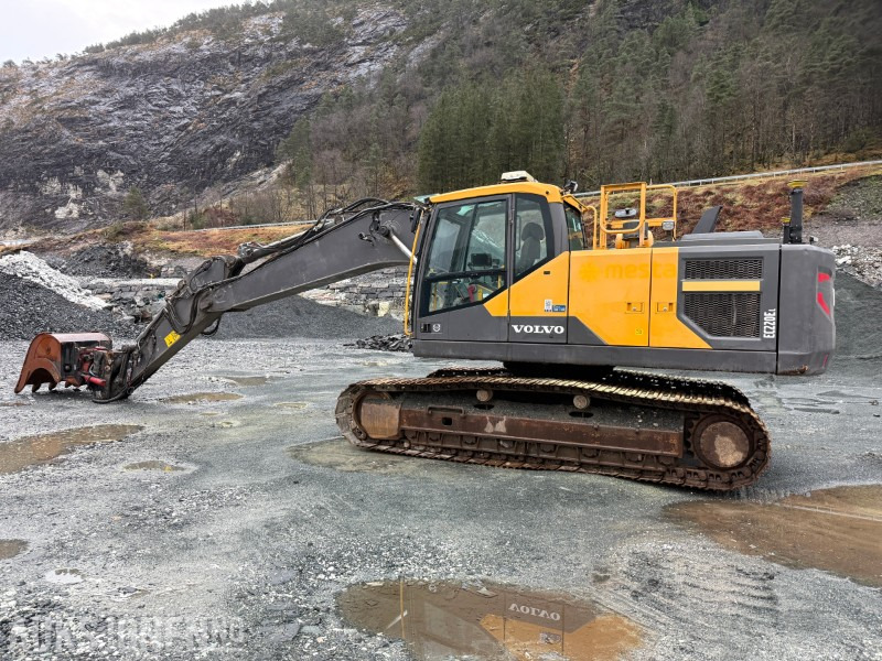 2016 Volvo EC220EL gravemaskin - sentralsmøring - Gjerstad hurtigfeste - Rototilt tiltrotator - Leica GPS - Bager: slika 2016 Volvo EC220EL gravemaskin - sentralsmøring - Gjerstad hurtigfeste - Rototilt tiltrotator - Leica GPS - Bager 2016 Volvo EC220EL gravemaskin - sentralsmøring - Gjerstad hurtigfeste - Rototilt tiltrotator - Leica GPS - Bager: slika 2016 Volvo EC220EL gravemaskin - sentralsmøring - Gjerstad hurtigfeste - Rototilt tiltrotator - Leica GPS - Bager