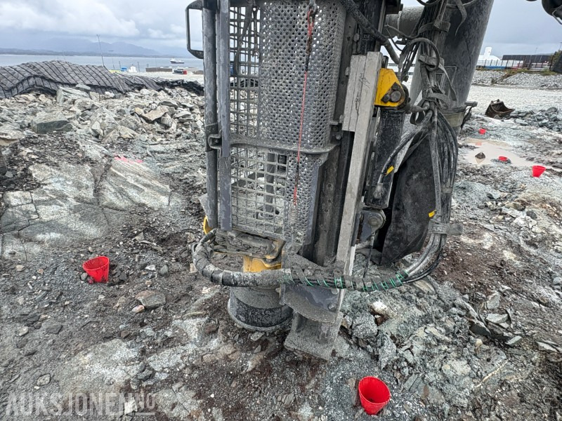 2017 Atlas Copco Flexiroc T30R-03 - 4 574 motortimer - 1 416 hammertimer - Platforma za bušenje: slika 2017 Atlas Copco Flexiroc T30R-03 - 4 574 motortimer - 1 416 hammertimer - Platforma za bušenje 2017 Atlas Copco Flexiroc T30R-03 - 4 574 motortimer - 1 416 hammertimer - Platforma za bušenje: slika 2017 Atlas Copco Flexiroc T30R-03 - 4 574 motortimer - 1 416 hammertimer - Platforma za bušenje