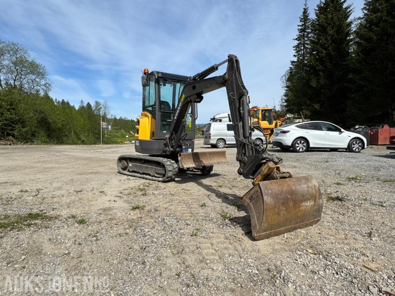 2017 Volvo ECR25D m/Engcon tiltrotator, SE-klype, 3 skuffer, vibroplate, 891 timer, Minigraver - Mini bager: slika 2017 Volvo ECR25D m/Engcon tiltrotator, SE-klype, 3 skuffer, vibroplate, 891 timer, Minigraver - Mini bager 2017 Volvo ECR25D m/Engcon tiltrotator, SE-klype, 3 skuffer, vibroplate, 891 timer, Minigraver - Mini bager: slika 2017 Volvo ECR25D m/Engcon tiltrotator, SE-klype, 3 skuffer, vibroplate, 891 timer, Minigraver - Mini bager