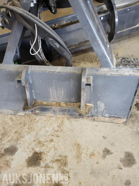 2018 Bobcat Grader 213 - Veiskrape til Bobcat - Građevinska oprema: slika 2018 Bobcat Grader 213 - Veiskrape til Bobcat - Građevinska oprema 2018 Bobcat Grader 213 - Veiskrape til Bobcat - Građevinska oprema: slika 2018 Bobcat Grader 213 - Veiskrape til Bobcat - Građevinska oprema
