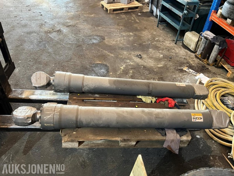 2018 Liebherr 936 løftesylindere / 2 stk - Građevinska oprema: slika 2018 Liebherr 936 løftesylindere / 2 stk - Građevinska oprema 2018 Liebherr 936 løftesylindere / 2 stk - Građevinska oprema: slika 2018 Liebherr 936 løftesylindere / 2 stk - Građevinska oprema