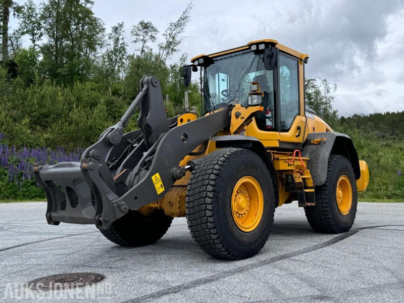 2018 Volvo L90H Hjullaster - Sentralsmøring - Hydraulisk redskapslås - Tilleggshydraulikk - Sertifiseres før salg - Utovarivač na kotačima: slika 2018 Volvo L90H Hjullaster - Sentralsmøring - Hydraulisk redskapslås - Tilleggshydraulikk - Sertifiseres før salg - Utovarivač na kotačima 2018 Volvo L90H Hjullaster - Sentralsmøring - Hydraulisk redskapslås - Tilleggshydraulikk - Sertifiseres før salg - Utovarivač na kotačima: slika 2018 Volvo L90H Hjullaster - Sentralsmøring - Hydraulisk redskapslås - Tilleggshydraulikk - Sertifiseres før salg - Utovarivač na kotačima