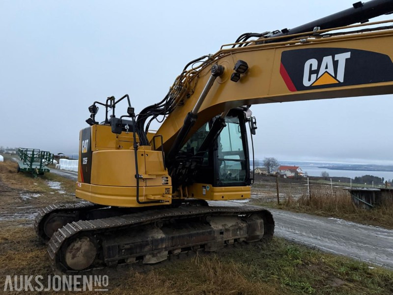 2019 Cat 325L m/Engcon tiltrotator, Gps og 2 skuffer - Bager: slika 2019 Cat 325L m/Engcon tiltrotator, Gps og 2 skuffer - Bager 2019 Cat 325L m/Engcon tiltrotator, Gps og 2 skuffer - Bager: slika 2019 Cat 325L m/Engcon tiltrotator, Gps og 2 skuffer - Bager